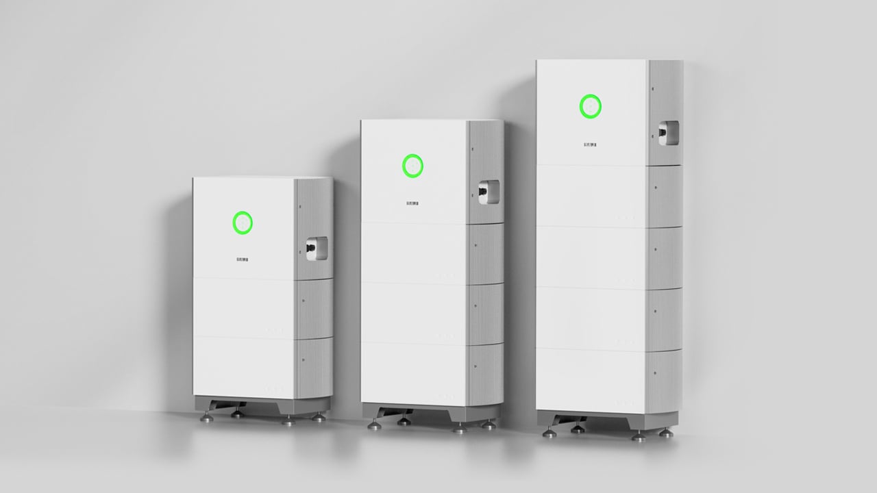 Sistem de stocare a energiei cu baterii și cuplaj CA SAJ AS2, cu design modular și sistem de rezervă UPS